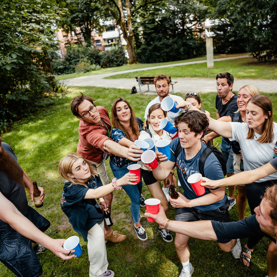 BeerTour XL in Österreich: group with red cups as a product image for a BeerTour.